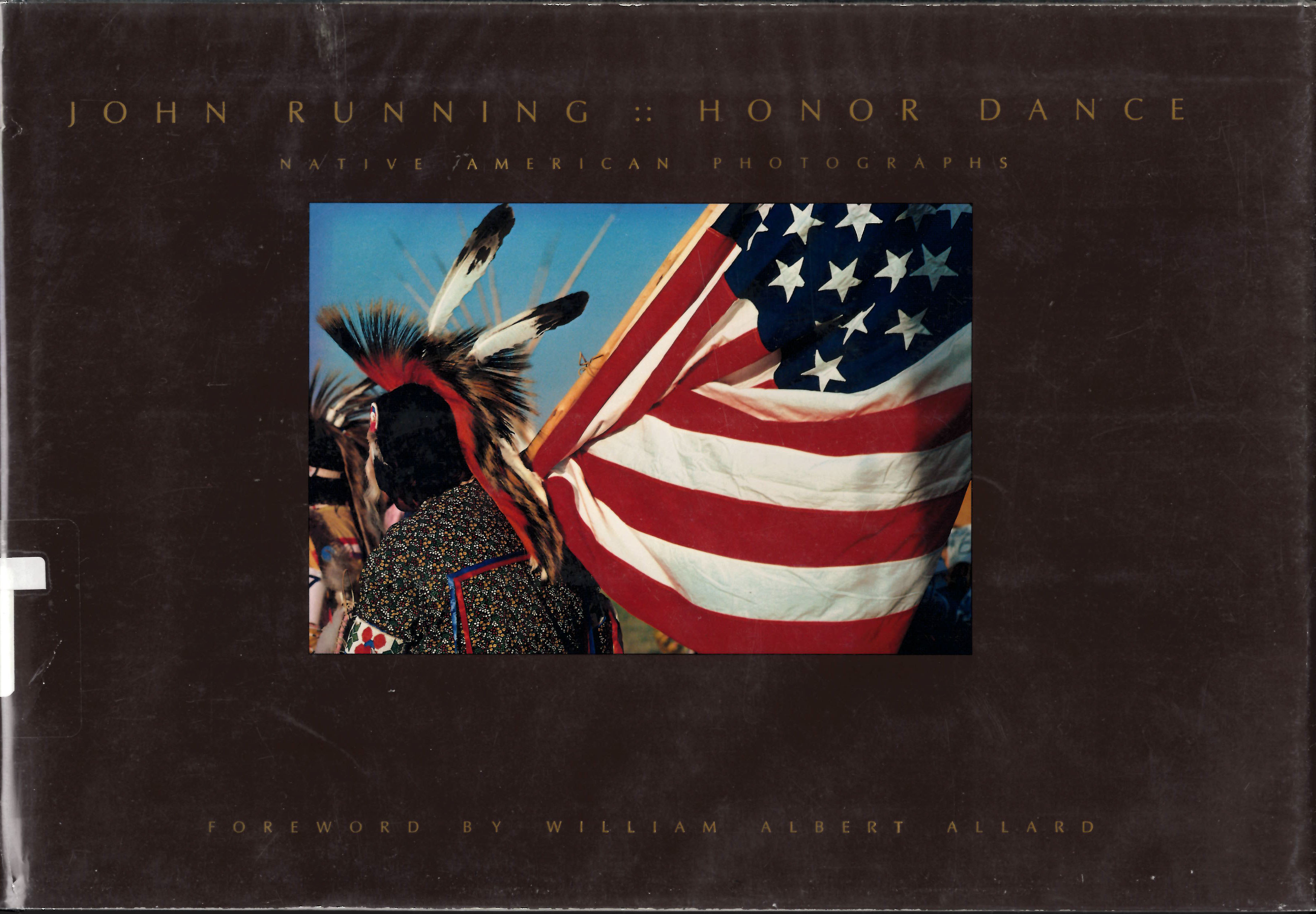 Honor dance: : native American photographs /